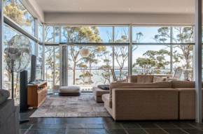 Baragoola Retreat - Luxury Waterfront Property